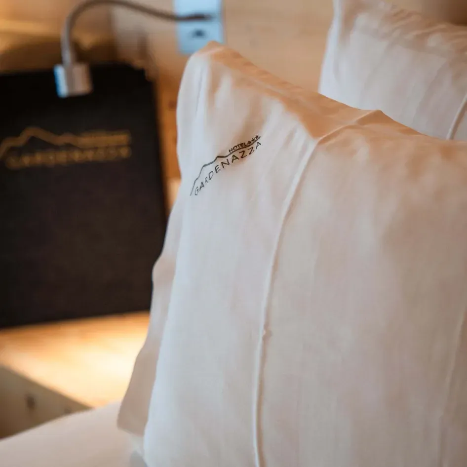 Dettaglio cuscino hotel gardenazza